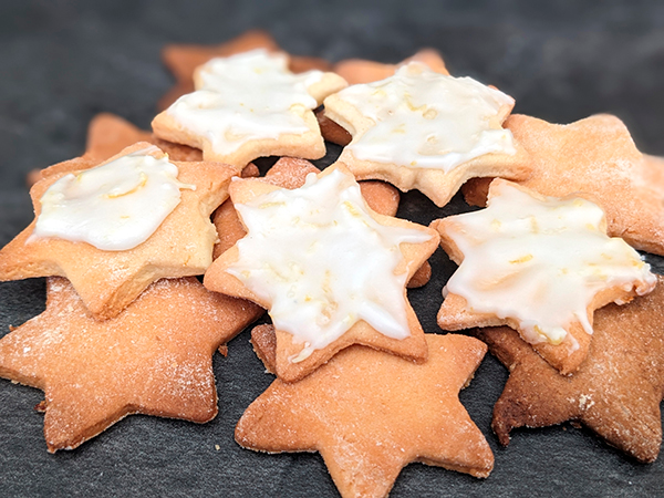 La saison des bredalas est lancée! Voici une recette réalisée avec des amandes et du citron. Miam!