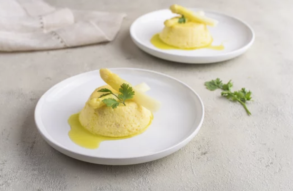 Peu calorique, riche en fibres et en vitamines, l'asperge est un légume de choix au printemps.