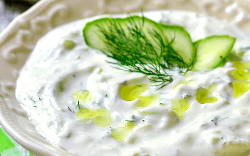 Direction la Grèce, avec des produits... alsaciens, avec cette salade rafraîchissante.