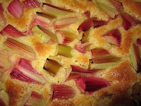 Un goût de printemps qui remonte à l’enfance, avec les tartes de Mamama. Surtout, ne jetez pas le jus que vous avez laissé dégorger: il est excellent à boire!